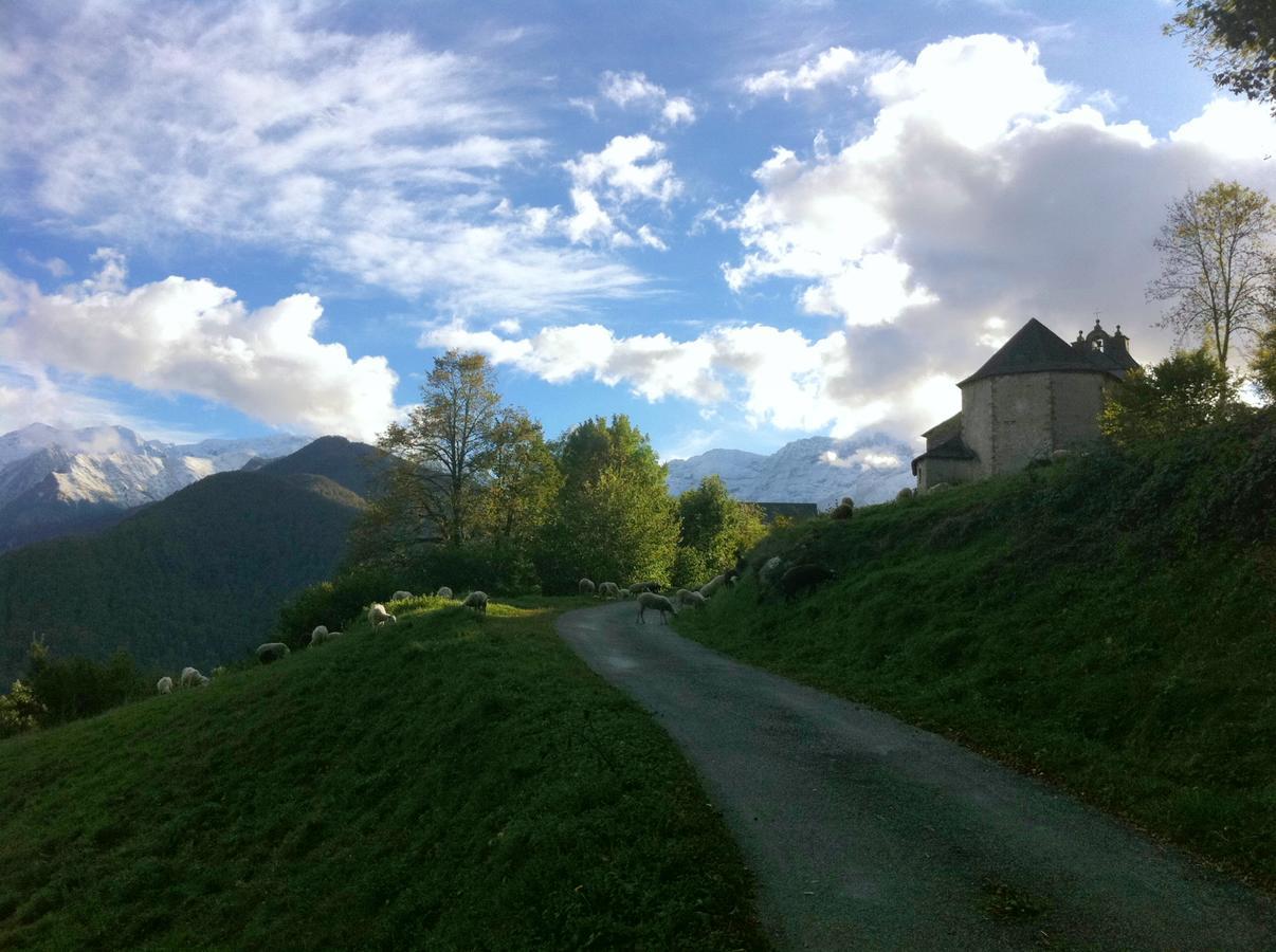 Au Detour Du Larrech Bed & Breakfast Castillon-en-Couserans Exterior photo